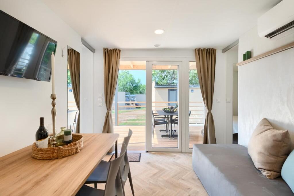 Three-Bedroom Mobile Home with Terrace and Partial Sea View